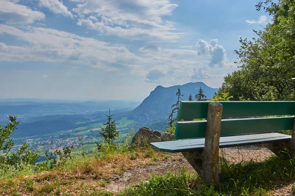 Paesaggio Montano Con Panca Legno Vista Sulle Montagne — Foto Stock