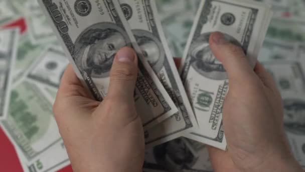 Gros Plan Des Billets 100 Dollars Entre Les Mains Homme — Video