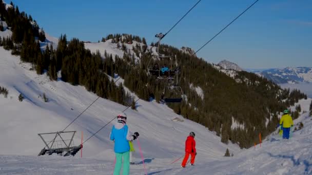 Aussichtsreiche Aussicht Auf Das Skigebiet Der Schweiz — Stockvideo