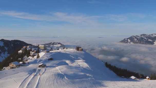 Berglandschaft Mit Verschneiten Gipfeln — Stockvideo