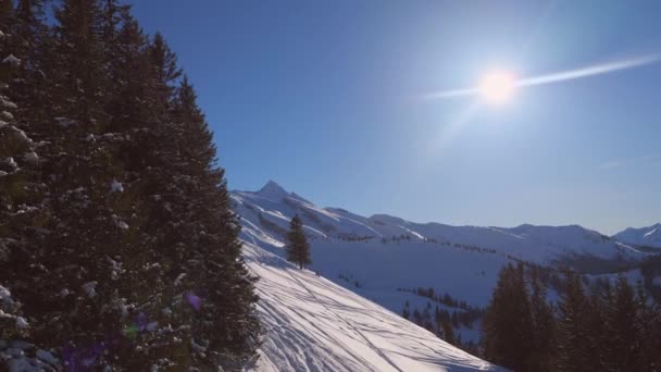 Paisaje Montaña Con Picos Nevados — Vídeos de Stock