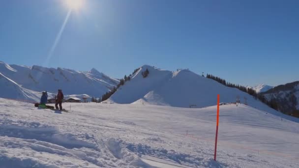Сніжні Пейзажі Гірськолижного Курорту Швейцарії — стокове відео