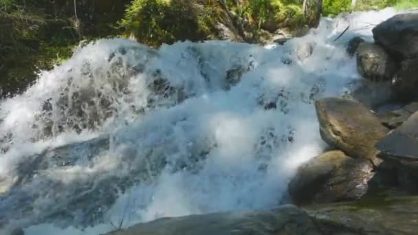 Prachtvoller Wasserfall Nahaufnahme Wunderschöner Natur — Stockvideo