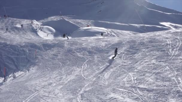 Χιονισμένα Τοπία Του Χιονοδρομικού Κέντρου Στην Ελβετία — Αρχείο Βίντεο