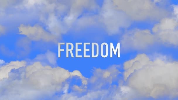 Filmagem Com Nuvens Brancas Céu Azul Inscrição Liberdade — Vídeo de Stock