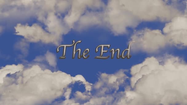 Konec Nápis Krásné Zamračené Nebe Pozadí — Stock video
