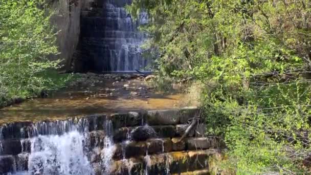 Cascata Incredibile Flusso Acqua Che Cade Dalle Rocce — Video Stock