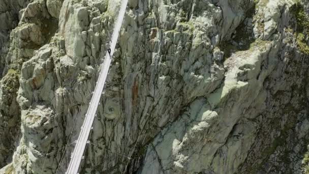 Letecký Pohled Úžasnou Horskou Krajinu Ledovci Trift Triftgletscher Švýcarsku — Stock video