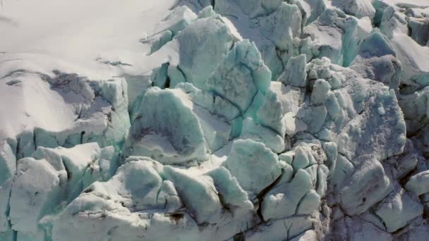 スイスのトリフト氷河 Triftgletscher の素晴らしい山の風景の空中ビュー — ストック動画