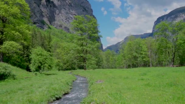 Majestätiskt Landskap Vid Lauterbrunnens Dal Schweiz — Stockvideo