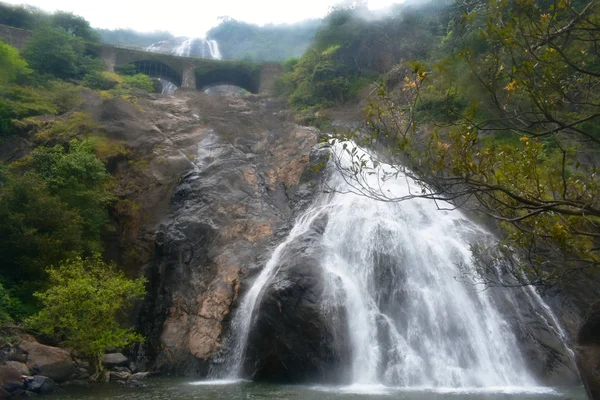 Cachoeira Dudhsagar em goa, Índia — Fotografia de Stock