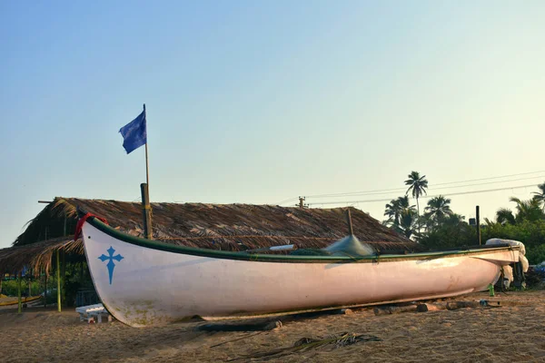 Bateau Pêche Garé Dans Sable Remorqué Par Fil — Photo