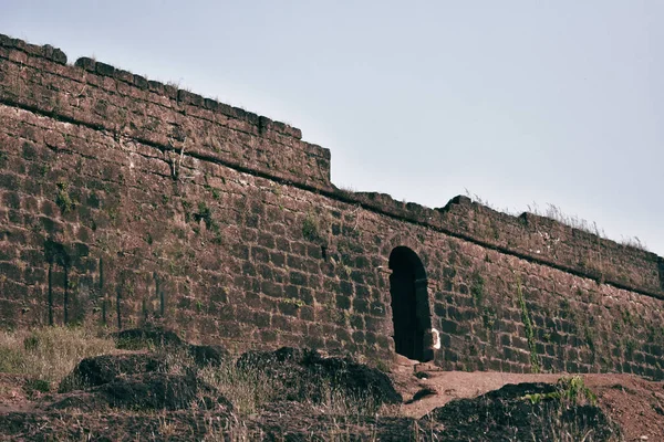 Темный Жуткий Вид Ворота Старой Крепости Гоа — стоковое фото