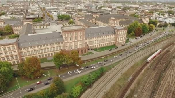 Drohnenflug Über Mannheimer Universitätsschloss Gedreht — Stockvideo
