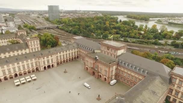 Drohnenflug Über Mannheimer Universitätsschloss Gedreht — Stockvideo