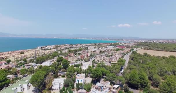 Drone Volo Mezzogiorno Sole Palma Maiorca Con Piscine Oceano Alberi — Video Stock