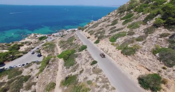 Drone Flygning Vid Middagssol Över Palma Mallorca Efter Bil Coast — Stockvideo