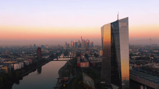 Frankfurt Ecb Skyline Aerial Shot Early Sunthrise Reflect Sun — стокове відео