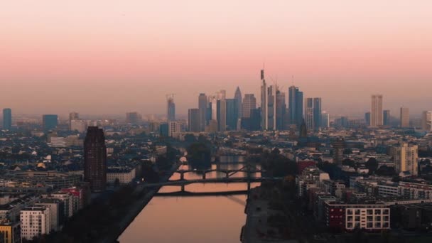 Frankfurt Ecb Skyline Aerial Shot Amanecer Temprano Reflejando Sol — Vídeos de Stock