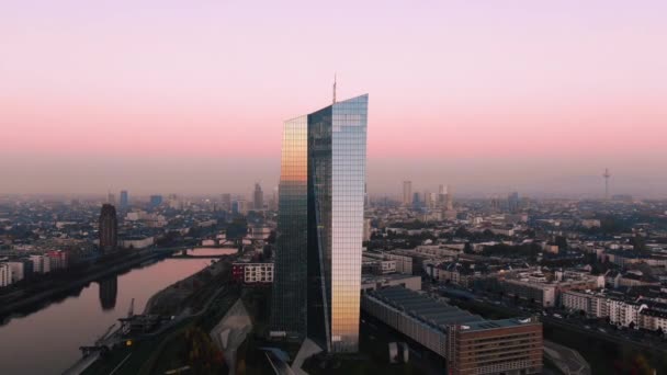 Frankfurt Ecb Skyline Aerial Shot Nascer Sol Refletindo Sol — Vídeo de Stock