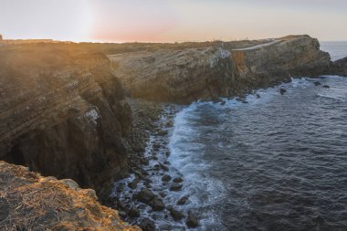 Penishe Baleal Adası manzara günbatımı uçurumu Portekiz Atlantik Okyanusu