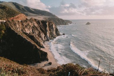Monterey ilçesindeki Big Sur. 