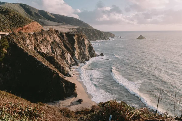Monterey ilçesindeki Big Sur. 