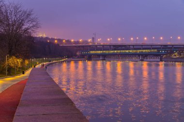 #Nehrin üzerinde bir köprüyle akşam seti.