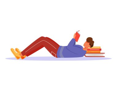 Genç adam düz vektör resimlerini okuyor. Yayıncılık okuyan, kafasının altına kitap yığını koyan bir adam. Sınavlara hazırlanan öğrenci beyaz arkaplanda izole edilmiş çizgi film karakteri