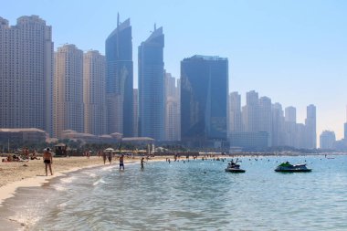 Dubai Marina Plajı 'nda sabah sahnesi