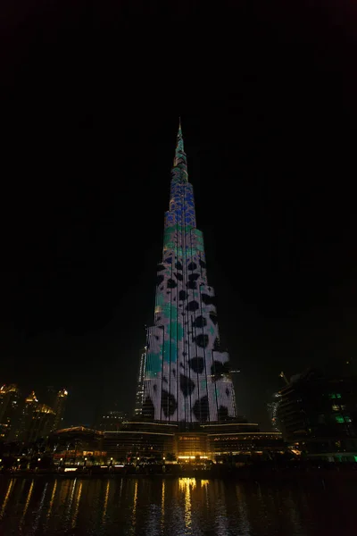       Dubai Burj Halife Kulesi gece aydınlatması
