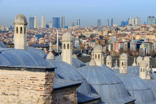 Contraste Estruturas Históricas Edifícios Modernos Istambul — Fotografia de Stock