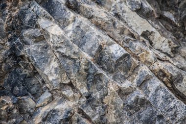 Cliff doku çatlaklar