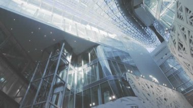 Alışveriş merkezinde kaldırma