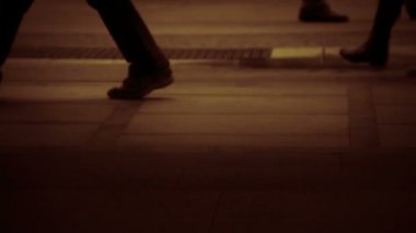 Hızlı Yürüyen Siluetler