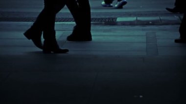 Hızlı Yürüyen Siluetler