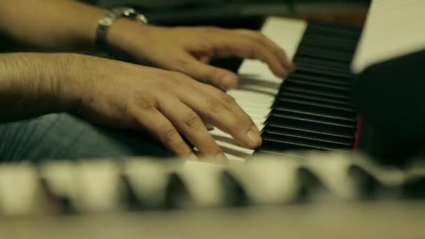 Tocando el piano Color — Vídeos de Stock