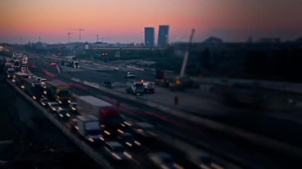 Traffico veloce e Skyline da giorno a notte — Video Stock