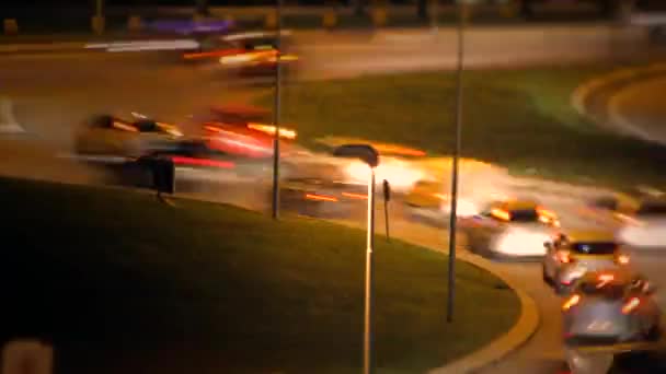 Traffico urbano veloce di notte — Video Stock