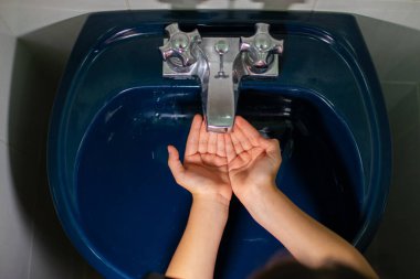 Sürekli el yıkama, bol sabun ve suyla. Cauvid 19 'un yayılmasını önlemek için.