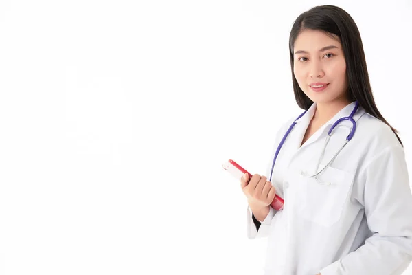 Žena Lékař Stetoskopem Pózovat Izolované Bílém Pozadí — Stock fotografie