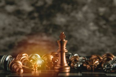 Maçın galibi Golden Chess, satranç maçının ortasında durdu ve bu maçta başarılı bir şekilde kaybetti. Pazarlama planlama kavramları, yönetim stratejileri veya liderlik