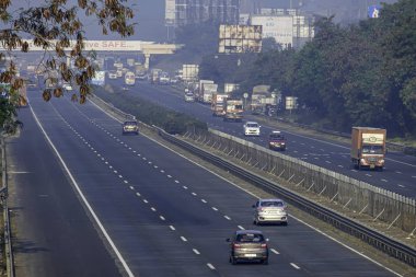 Pune India yakınlarında Mumbai Pune Otoyolu 'nda. Otobana resmen Yashvantrao Chavan Otoyolu denir..