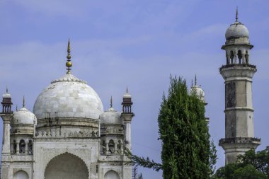 Aurangabad Hindistan 'daki Bibi Ka Maqbara. 1660 yılında Babür İmparatoru Aurangzeb tarafından ilk ve baş karısı Dilras Banu Begum anısına yaptırılmıştır..