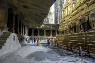 Kaya, Aurangabad Hindistan yakınlarındaki Ellora mağara kompleksini kesti..