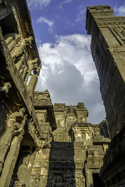 Kaya, Aurangabad Hindistan yakınlarındaki Ellora mağara kompleksini kesti..