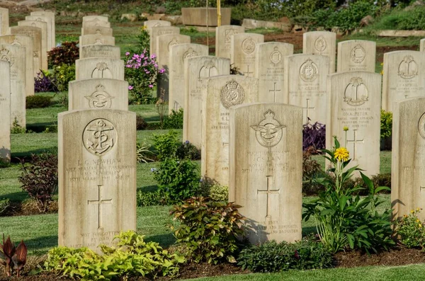 ピューン インディアにあるカーキー戦争墓地と記念碑 — ストック写真