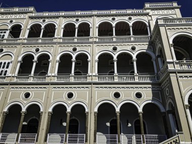 Pune India 'daki Ağa Han Sarayı. Ağa Han Sarayı 1892 yılında Sultan Muhammed Şah Ağa tarafından inşa edilmiştir..