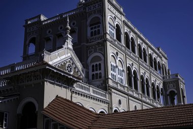 Pune India 'daki Ağa Han Sarayı. Ağa Han Sarayı 1892 yılında Sultan Muhammed Şah Ağa tarafından inşa edilmiştir..
