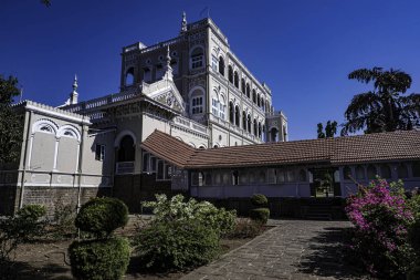 Pune India 'daki Ağa Han Sarayı. Ağa Han Sarayı 1892 yılında Sultan Muhammed Şah Ağa tarafından inşa edilmiştir..